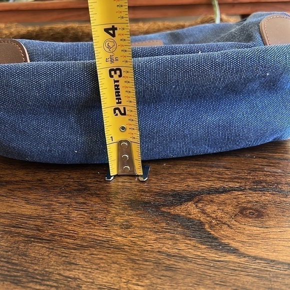 embroidered M toiletry bag - Picture 4 of 7